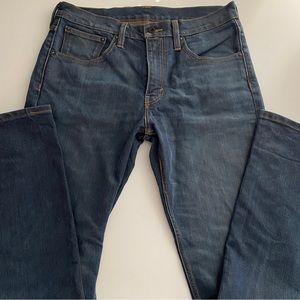 Men’s Levi 511 denim jeans. Straight leg. 33-32